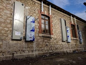 Un module de rénovation par l'extérieur e2vent installé sur la façade extérieure