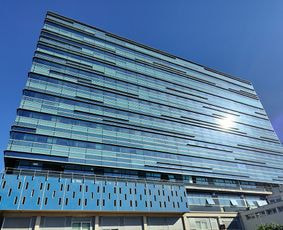 Hopital de Brive La Gaillarde avec une façade double peau