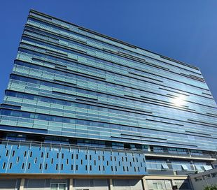 Hopital de Brive La Gaillarde avec une façade double peau